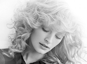Blonde curly Portrait - Fernando Milani